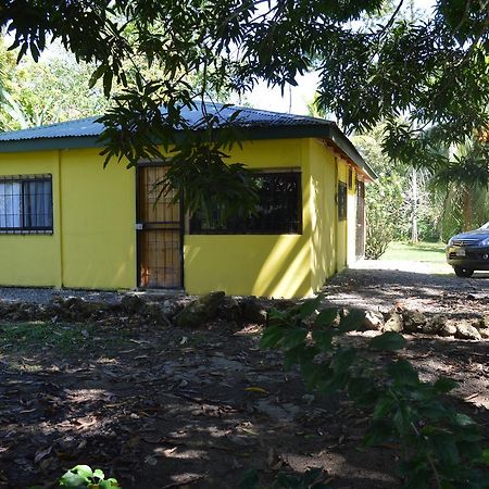 Villa Casita Amarilla à Cahuita Extérieur photo