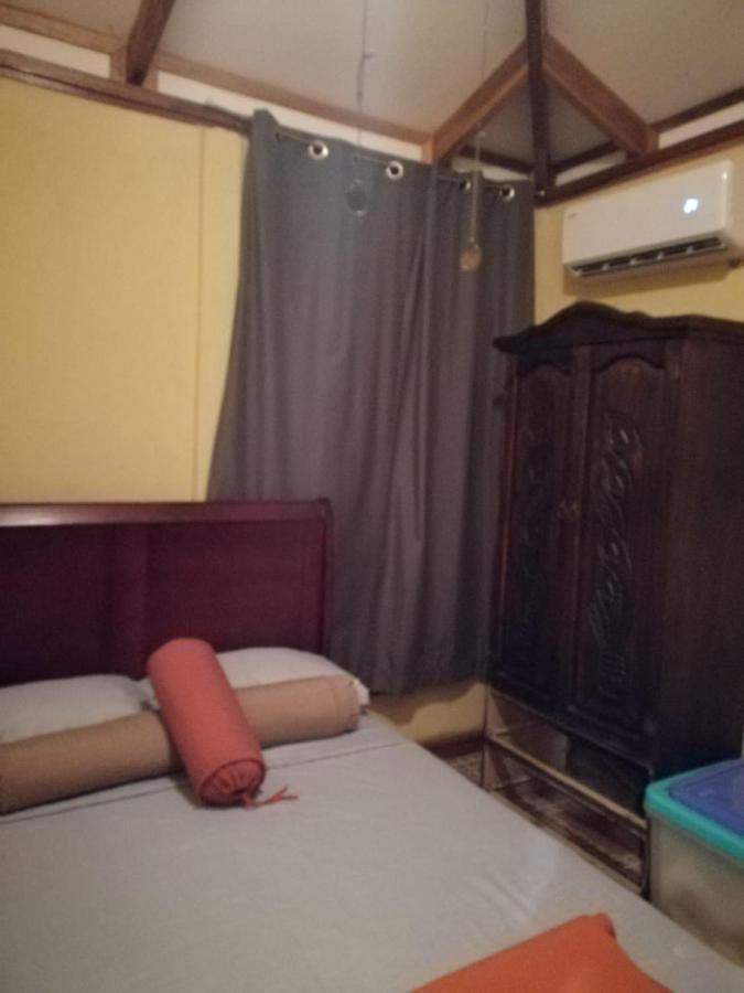 Villa Casita Amarilla à Cahuita Extérieur photo